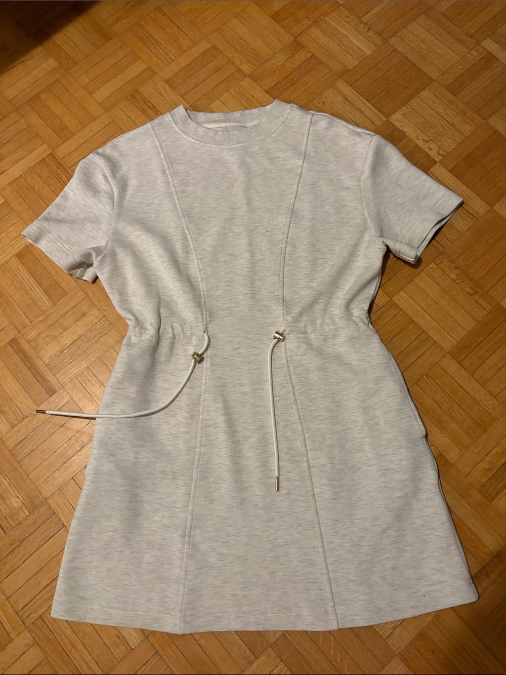 Varley Casual Drawstring Waist Short Sleeve Dress in Light  gray. NWOT